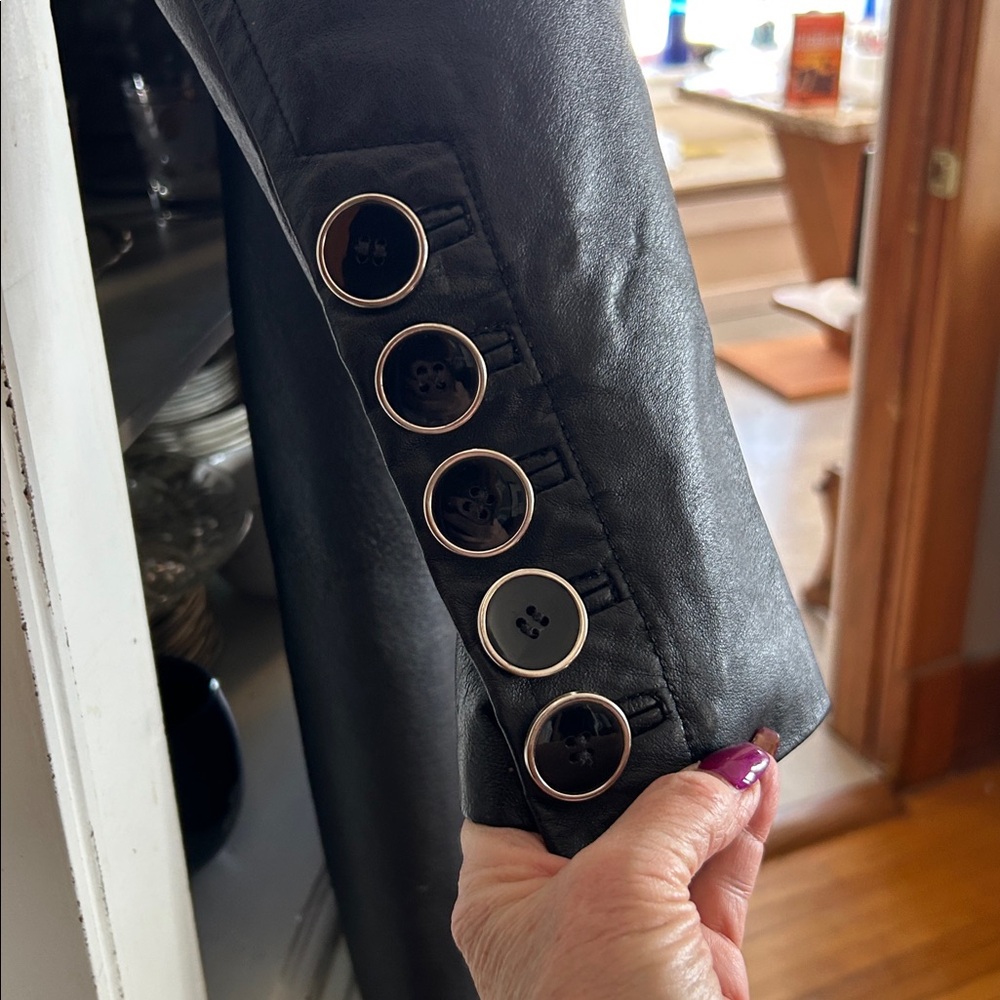 # 145 amazing very classy DANIER leather jacket with a zip out lining - Picture 3 of 13